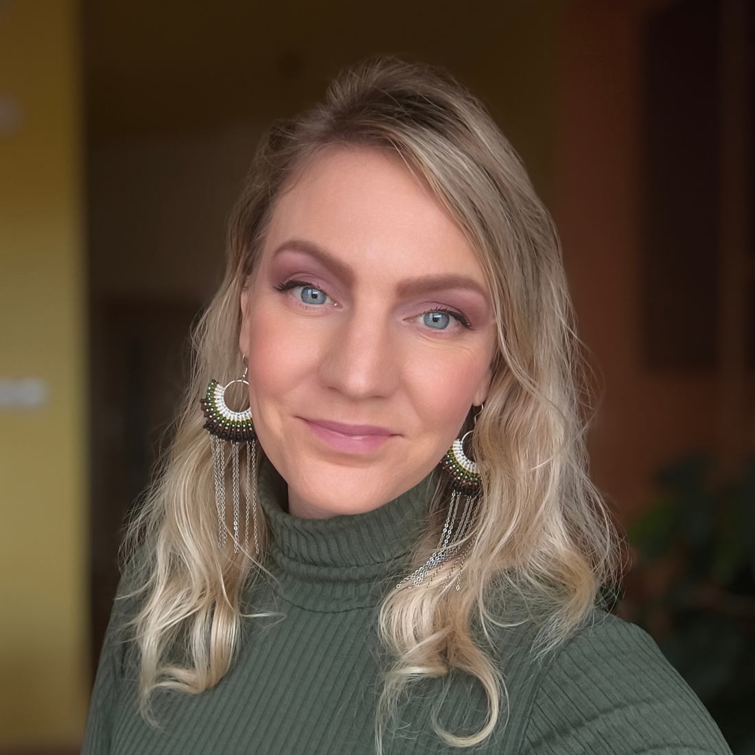 Keď žena prestane len prežívať: môj príbeh vyčerpanej mamy, ktorá sa vďaka tvoreniu znovu našla