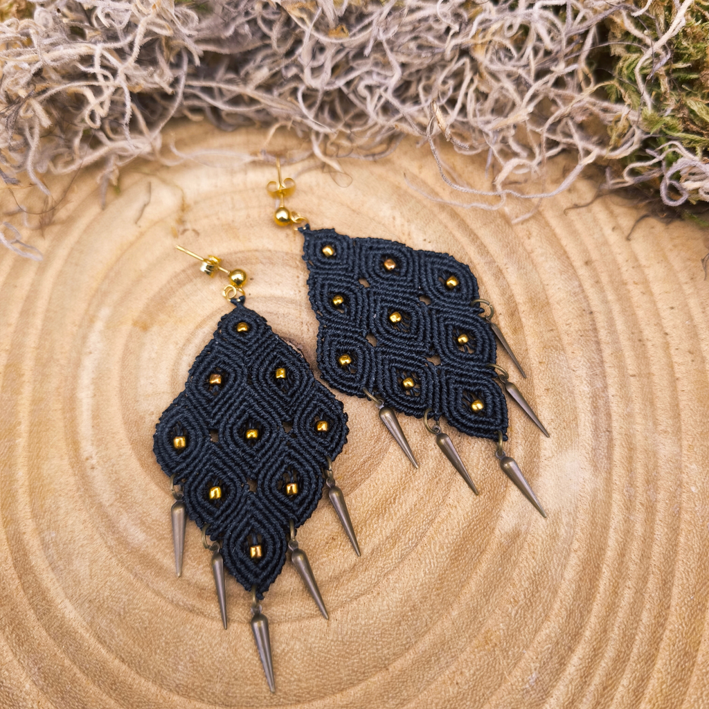 Čierne makramé náušnice Tribal