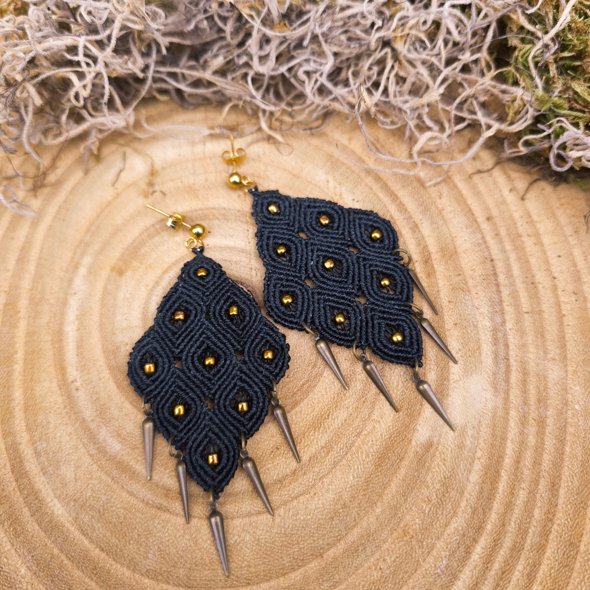 Čierne makramé náušnice Tribal